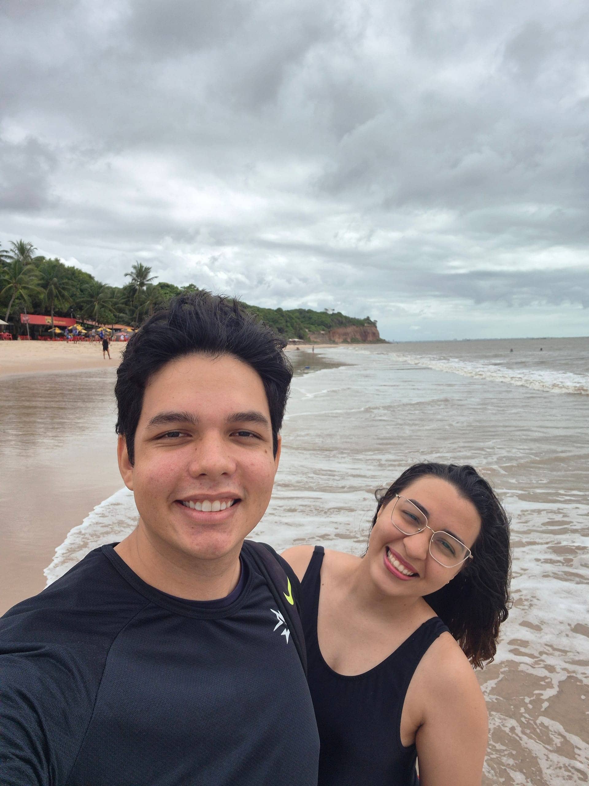 O casal na Praia do Seixas